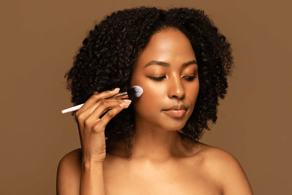 Black woman beauty preparation